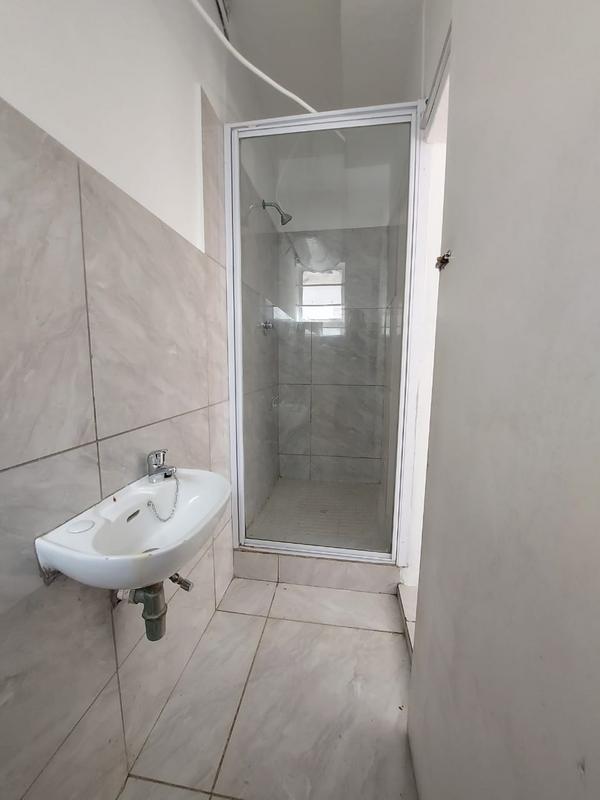 1 Bedroom Property for Sale in Goodwood Central Western Cape